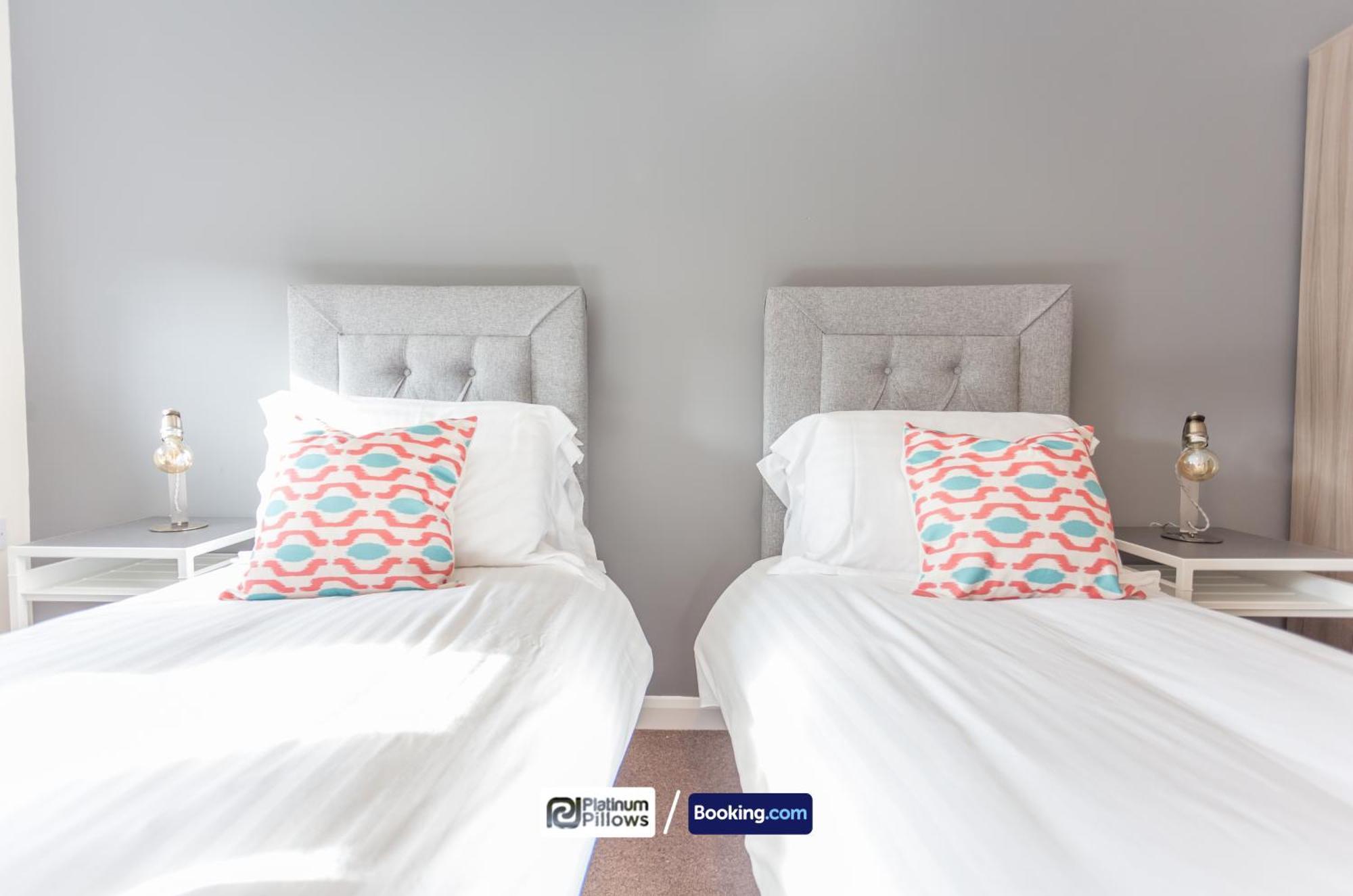 Modern Oxford 2 Bedroom Apartments, Families & Contractor Accommodation, Near John Radcliffe Hospital Bagian luar foto