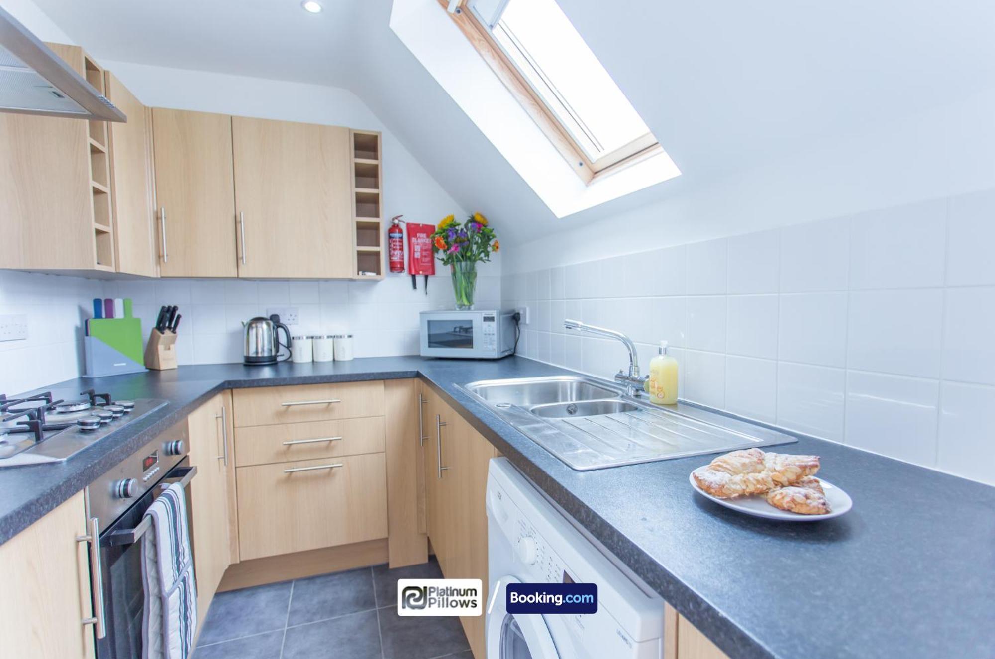 Modern Oxford 2 Bedroom Apartments, Families & Contractor Accommodation, Near John Radcliffe Hospital Bagian luar foto