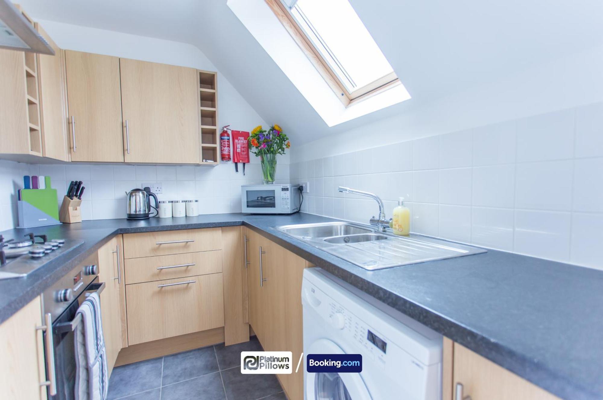 Modern Oxford 2 Bedroom Apartments, Families & Contractor Accommodation, Near John Radcliffe Hospital Bagian luar foto